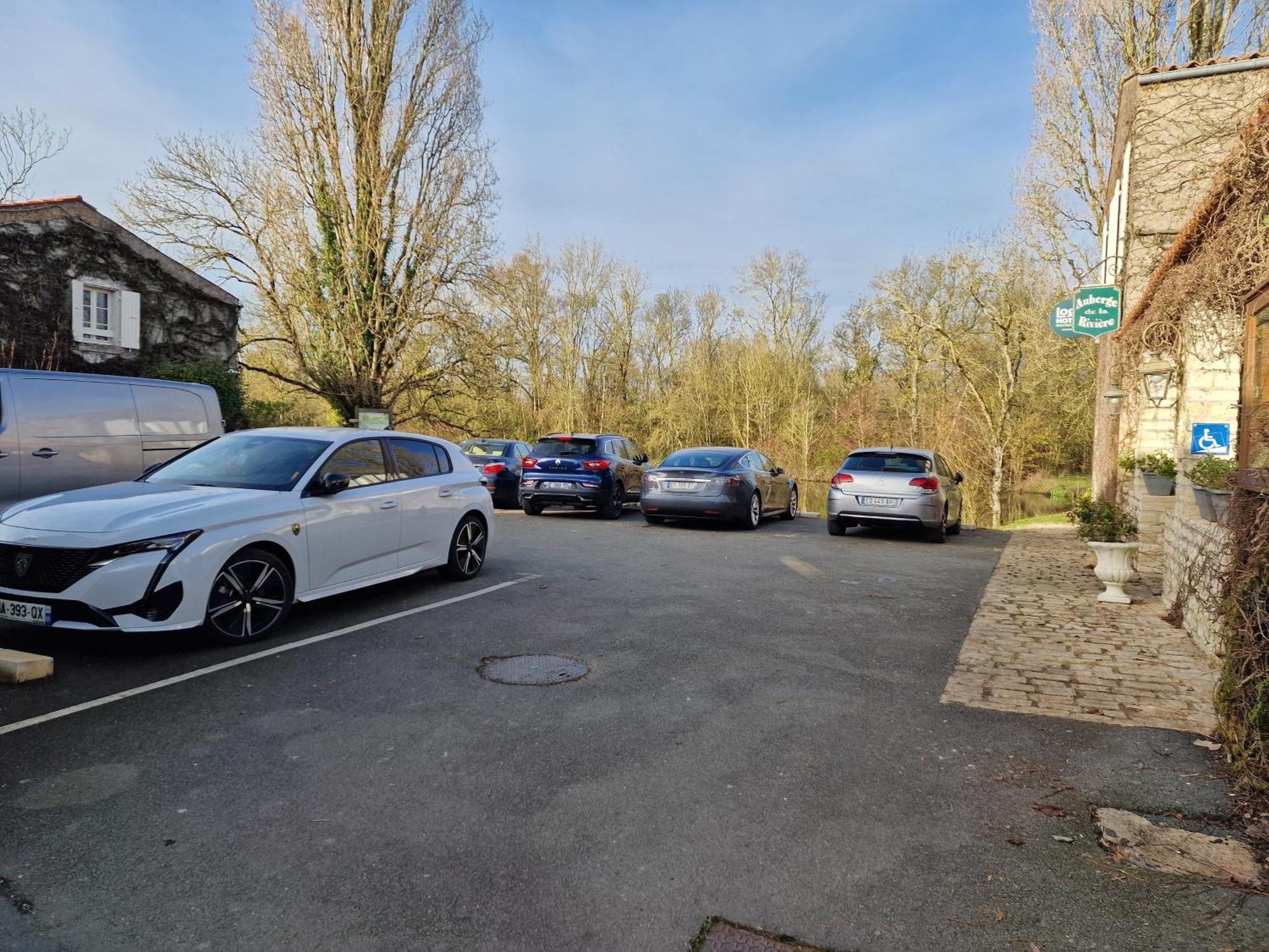 Logis Auberge De La Riviere Les Velluire-sur-Vendee Экстерьер фото