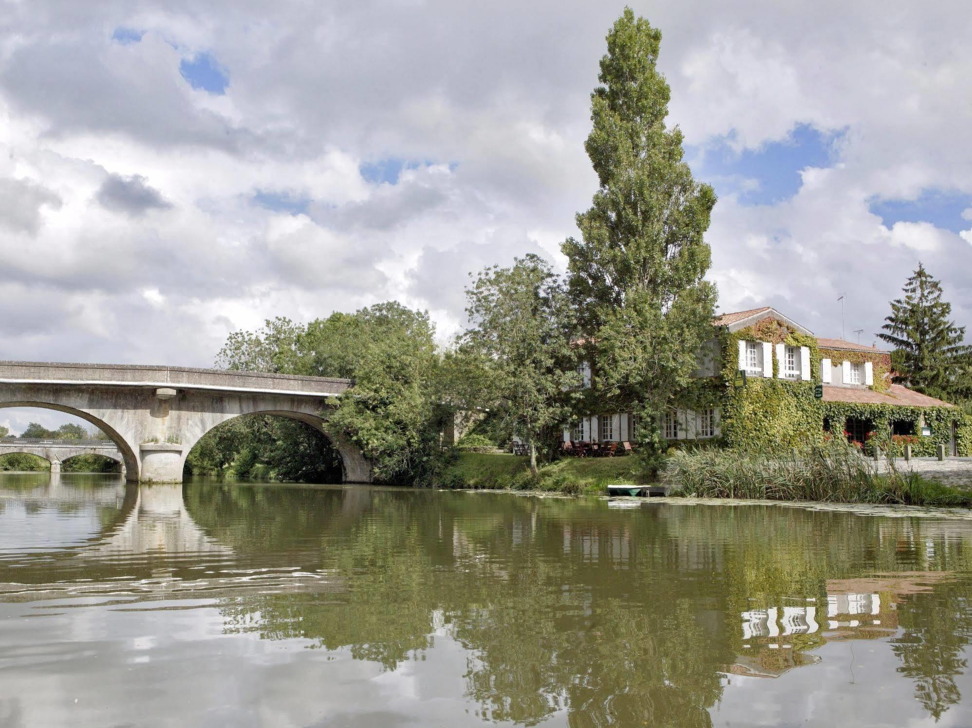 Logis Auberge De La Riviere Les Velluire-sur-Vendee Экстерьер фото